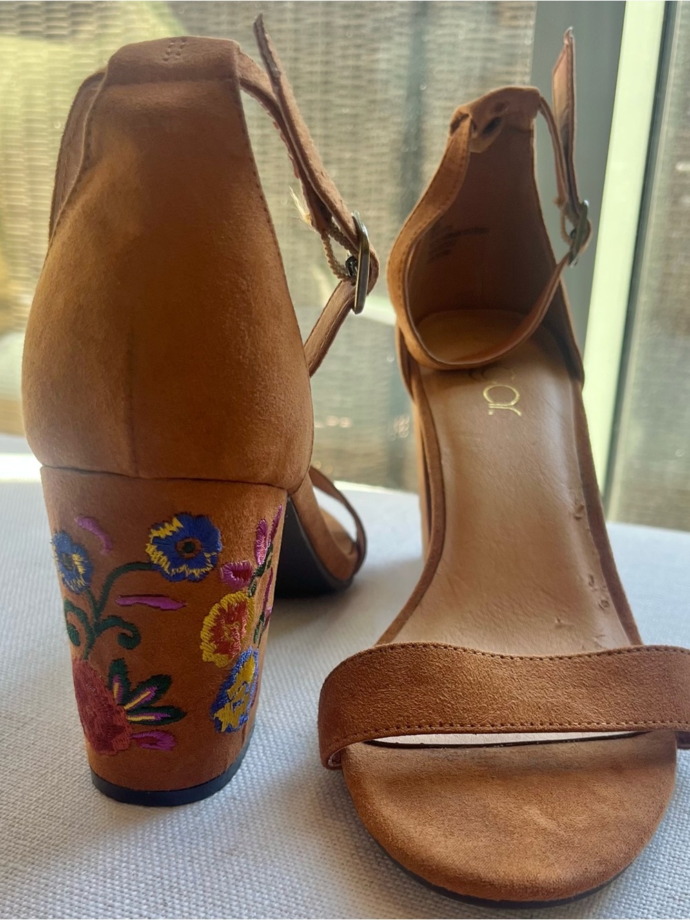 NWT Faux Suede Floral Embroidered 3.5” Heels Size 10